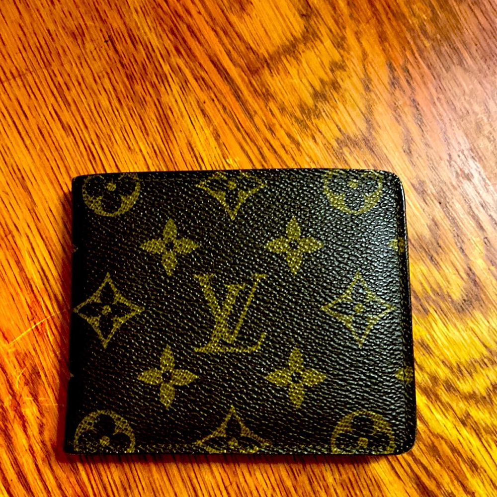 Louis Vuitton mens wallet good condition